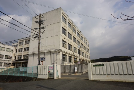 中学校　天理市立北中学校（中学校）まで743m