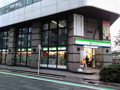 コンビニ　ファミリーマート 鶴見東口店（コンビニ）まで821m