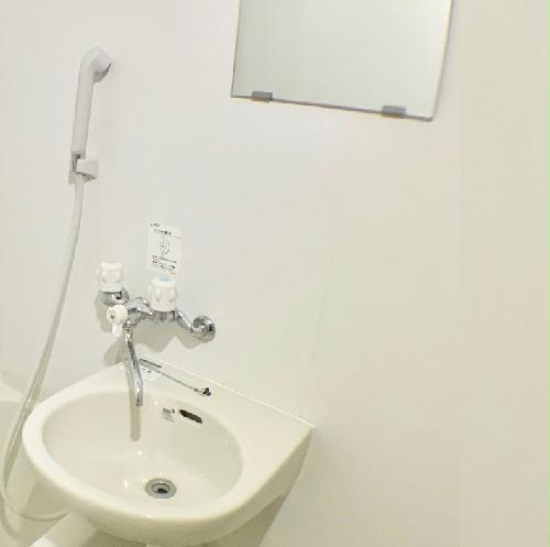 洗面設備　同タイプ部屋の写真となり設備等は現況と異なる場合があります。