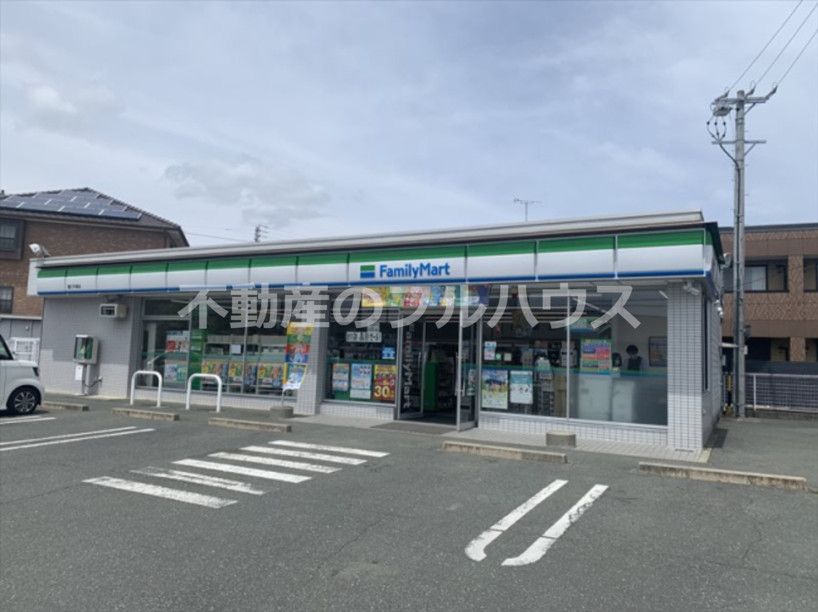 コンビニ　ファミリーマート 豊川平尾店（コンビニ）まで462m