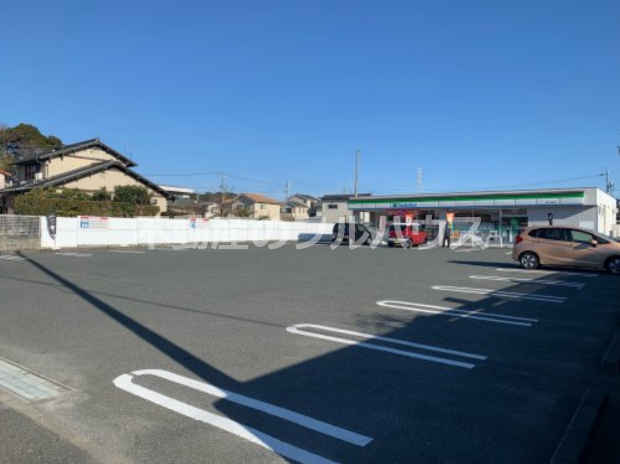 コンビニ　ファミリーマート八幡店（コンビニ）まで819m
