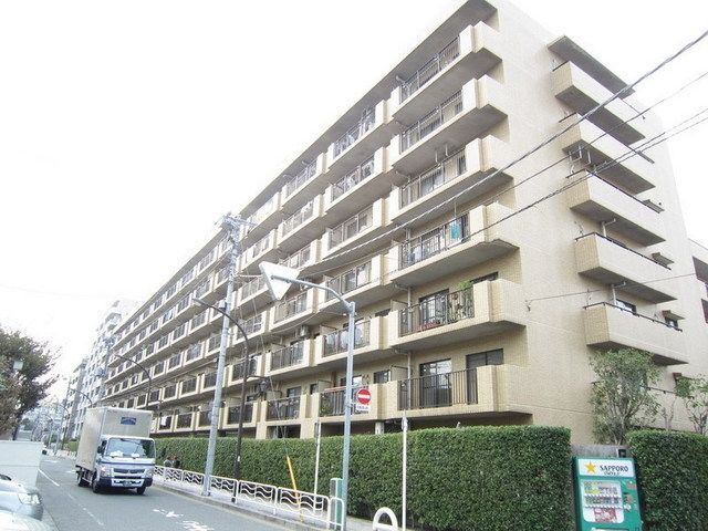 建物外観　115世帯の大型鉄筋マンション