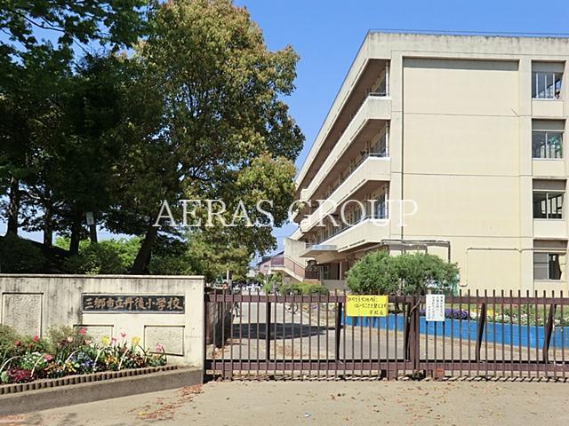 小学校　三郷市立丹後小学校（小学校）まで735m