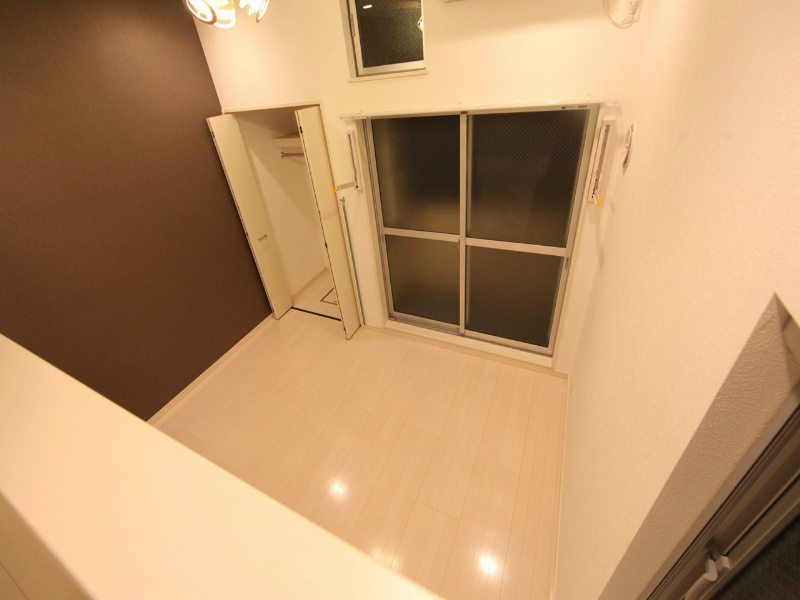 バルコニー　洋室6帖　上階ロフト5.6帖（収納でも部屋でも使えます）