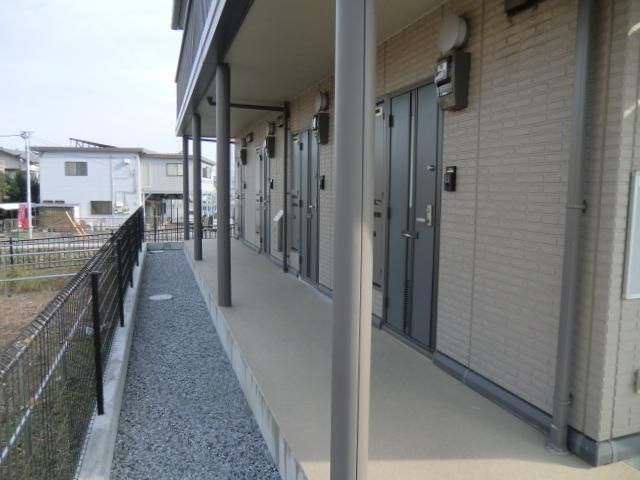 エントランス　広々共用廊下