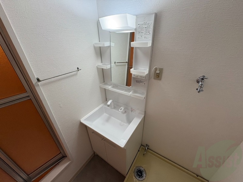 洗面設備　お洒落な独立洗面化粧台になっておりました！