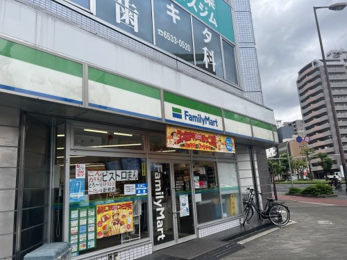 コンビニ　ファミリーマート 南堀江三丁目店（コンビニ）まで65m