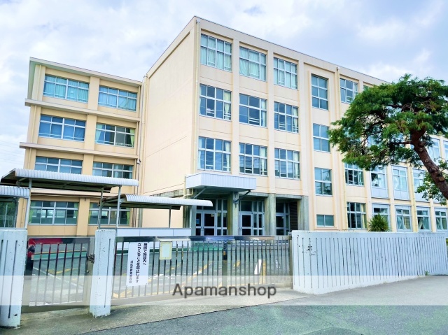 中学校　高台中学校（中学校）まで762m