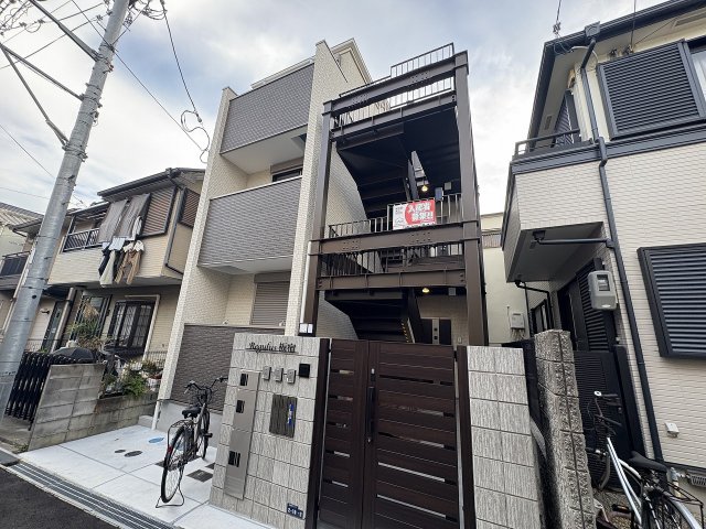 建物外観　外観は落ち着いています