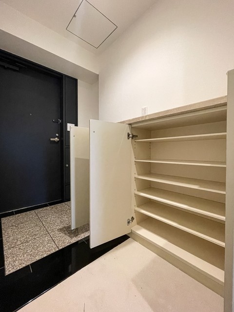 玄関　※写真は同タイプ住戸です。
