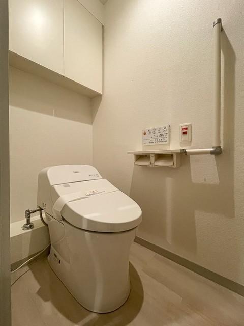 トイレ　※写真は同タイプ住戸です。