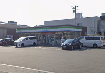 コンビニ　ファミリーマート 博多諸岡三丁目店（コンビニ）まで847m