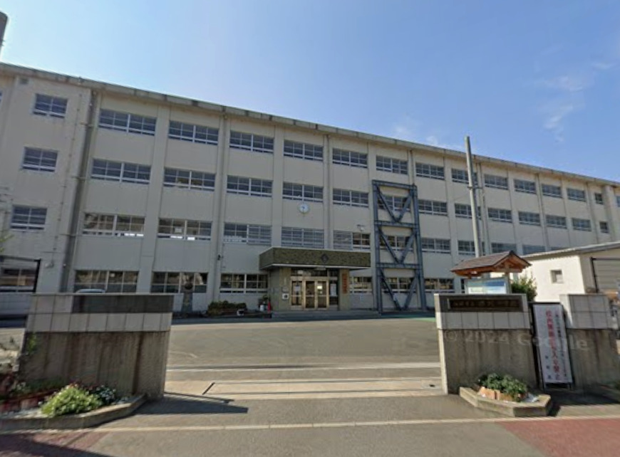 中学校　福岡市立那珂中学校（中学校）まで413m