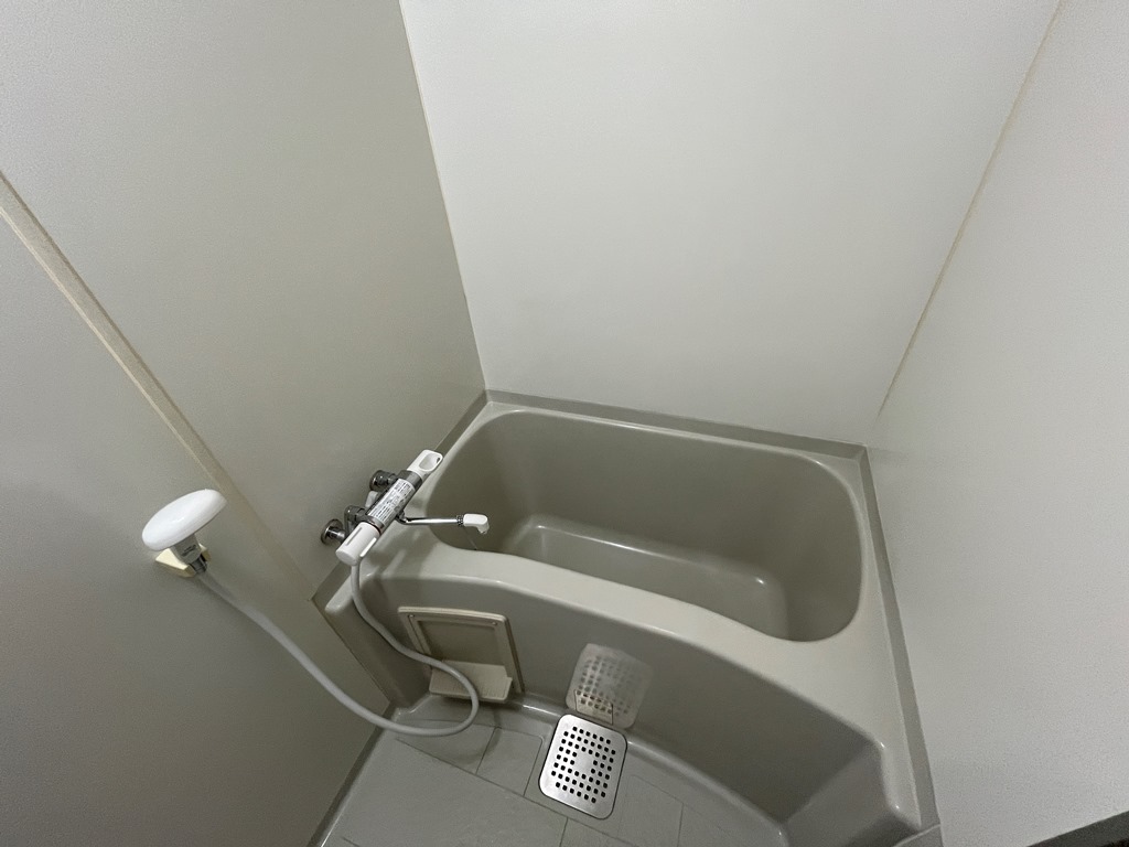 バス・シャワールーム　コンパクトな浴室