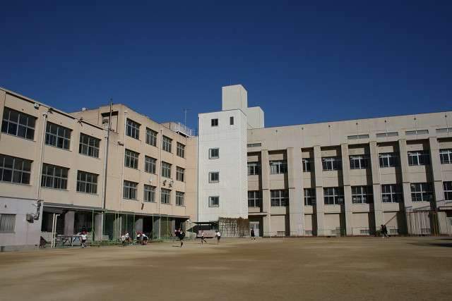 小学校　大阪市立塩草立葉小学校（小学校）まで430m