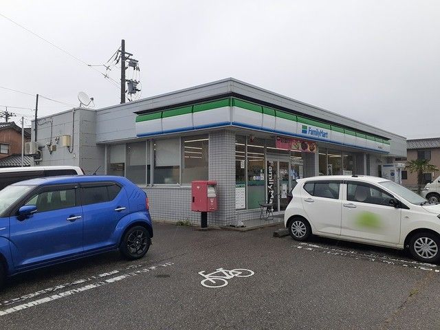コンビニ　ファミリーマート野々市扇が丘店（コンビニ）まで793m