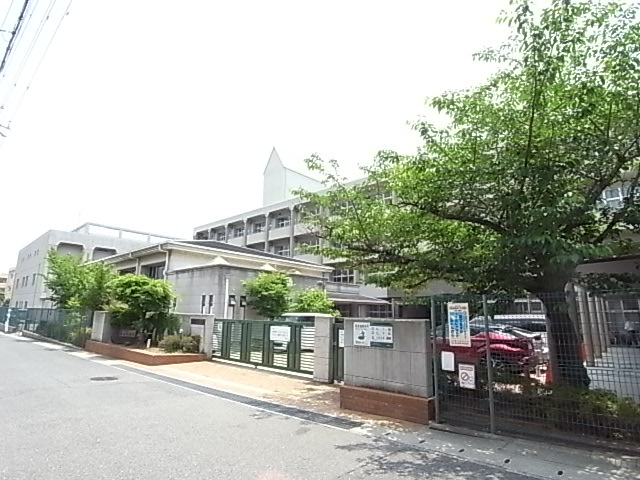 中学校　神戸市立鷹匠中学校（中学校）まで332m