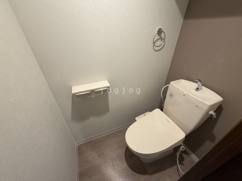 トイレ　窮屈感がなくリラックスのできるトイレです。