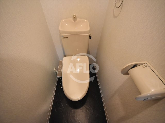 トイレ　サムティ本町橋　温水洗浄便座