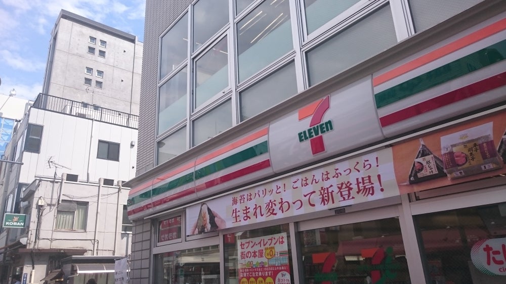 コンビニ　セブンイレブン新大久保駅西店（コンビニ）まで150m