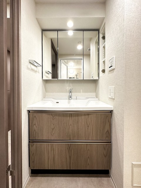 洗面設備　※写真は同タイプ住戸です。