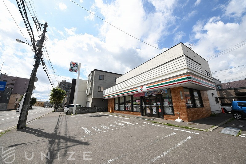 コンビニ　セブンイレブン札幌中の島1条10丁目店（コンビニ）まで448m