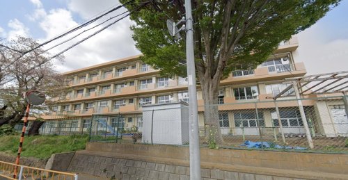 小学校　千葉市立松ケ丘小学校（小学校）まで1121m