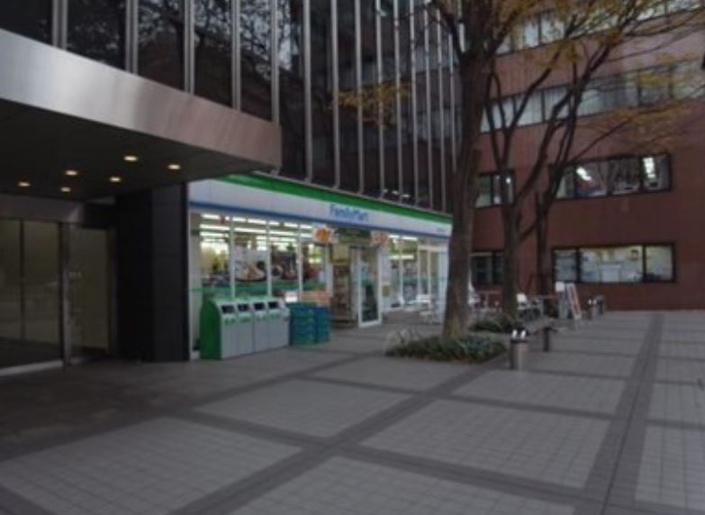 コンビニ　ファミリーマート三田三丁目店（コンビニ）まで456m