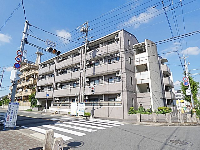 建物外観　コンクリートうちっぱなしのオシャレな外観