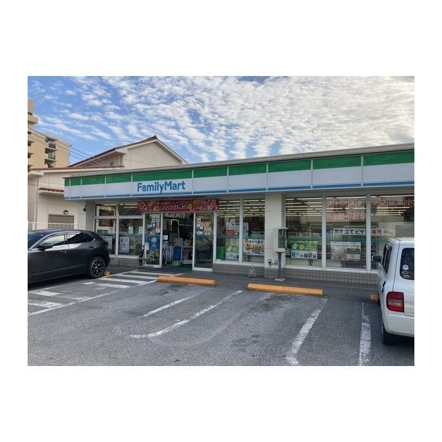 コンビニ　ファミリーマート首里寒川１丁目店（コンビニ）まで456m