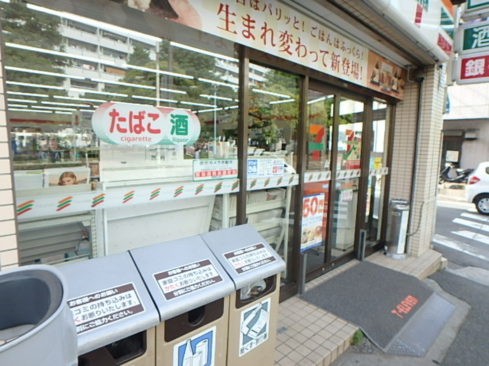コンビニ　セブンイレブン（コンビニ）まで129m