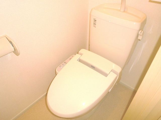 トイレ　★嬉しい設備のウォシュレット付きです★