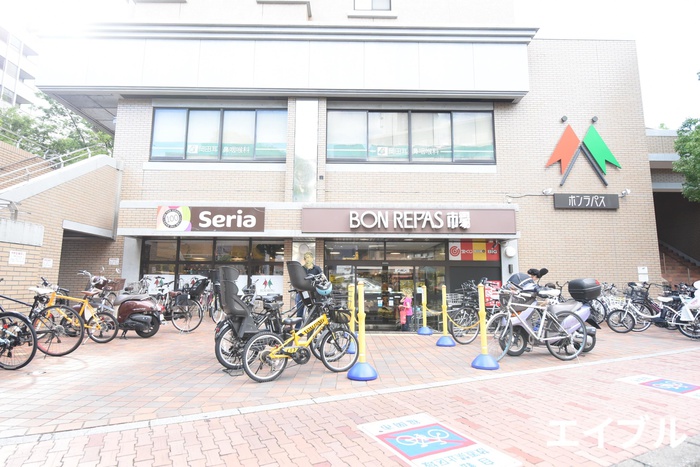 スーパー　ボンラパス高宮店（スーパー）まで399m