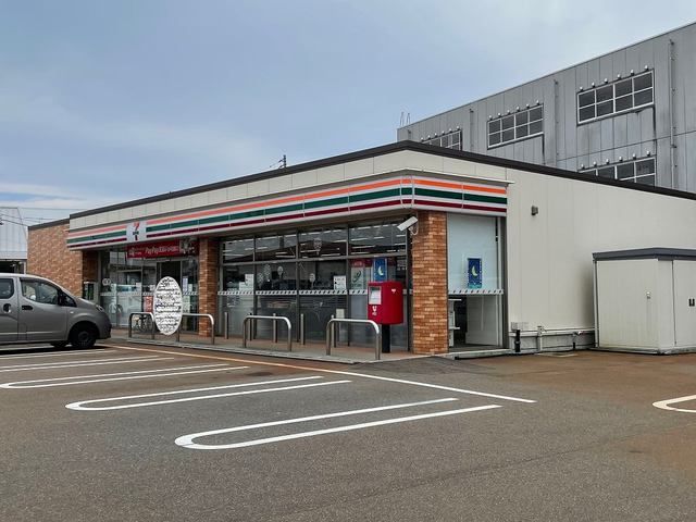 コンビニ　セブンイレブン（コンビニ）まで1050m