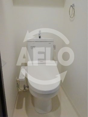 トイレ　レオンコンフォート難波ノワール　温水洗浄便座