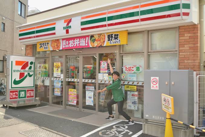 コンビニ　セブンイレブン新宿信濃町店（コンビニ）まで455m