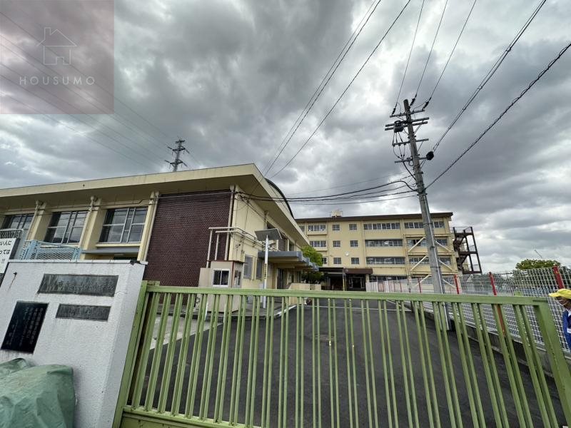 小学校　八尾市立東山本小学校（小学校）まで424m