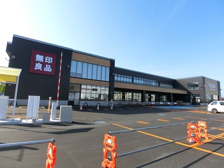 ショッピングセンター　無印良品コープさっぽろきたひろしま店（ショッピングセンター）まで1002m