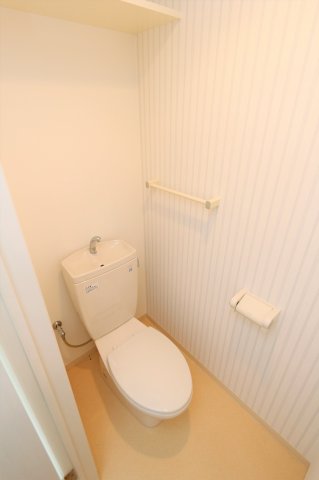 トイレ　参考写真（同物件別部屋）