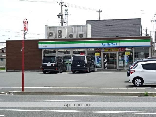 コンビニ　ファミリーマート（コンビニ）まで235m