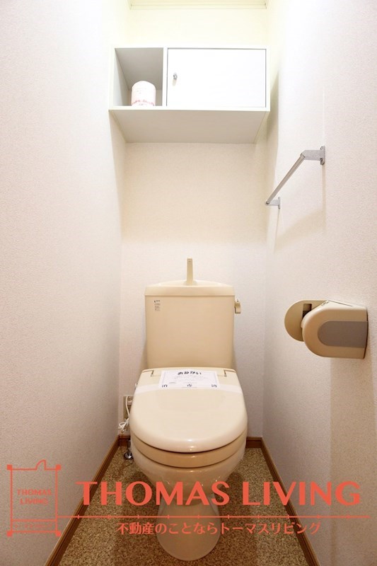 トイレ　実際の写真を準備中の為、同じ建物の別室写真です。参考下さい。