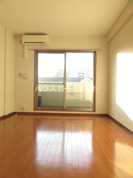 居室・リビング　日当りもとても良いです！※別部屋参考写真