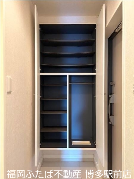 アクタス天神セントラルタワーIIの玄関写真
