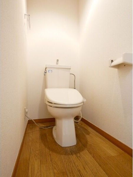 ＪＲ東海道本線 金山駅 徒歩5分 9階建 築32年のトイレ写真