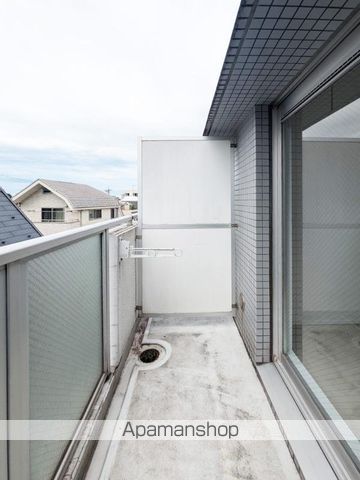 G APARTMENTの居間写真
