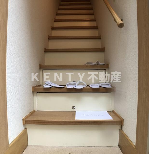 玄関　収納もある玄関です