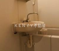 洗面設備　明るい洗面所です