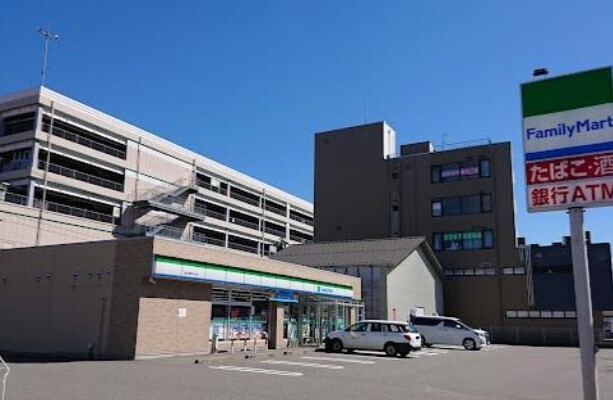 コンビニ　ファミリーマート金沢増泉中央店（コンビニ）まで350m
