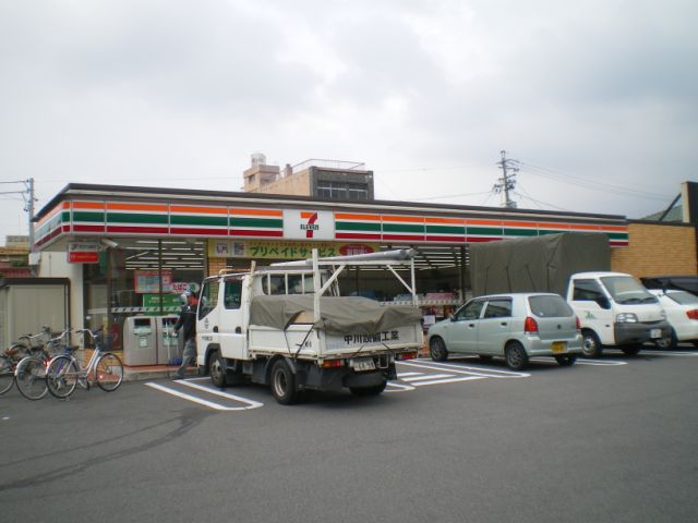 コンビニ　セブンイレブン（コンビニ）まで860m