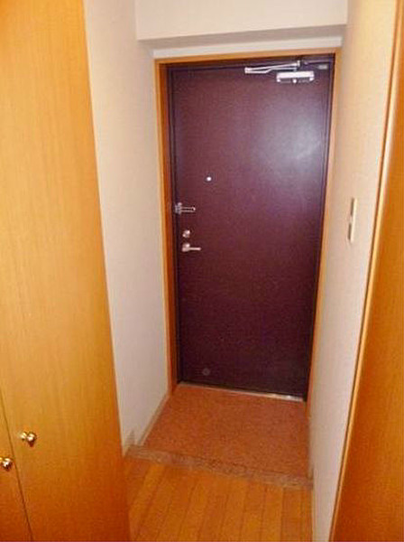 玄関　同マンション別部屋参照。